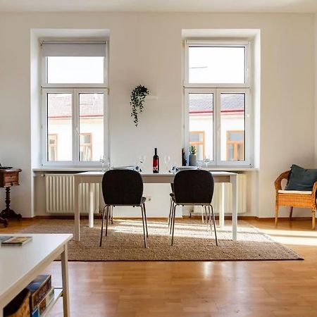 Savoir-Vivre In Unserer Zentralen Balkonwohnung Wien Exterior foto